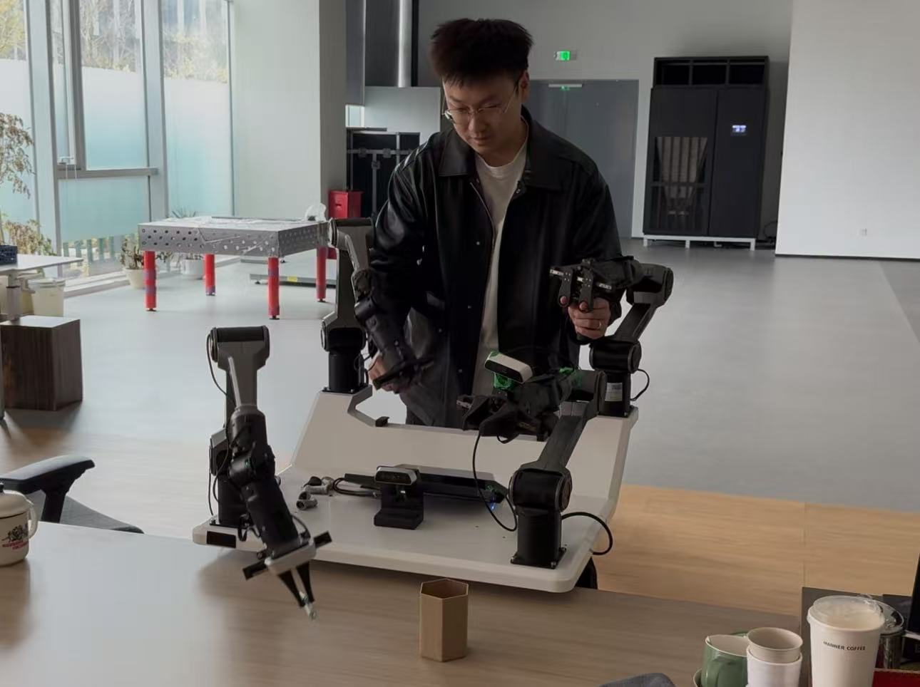 Gongjie playing with robot